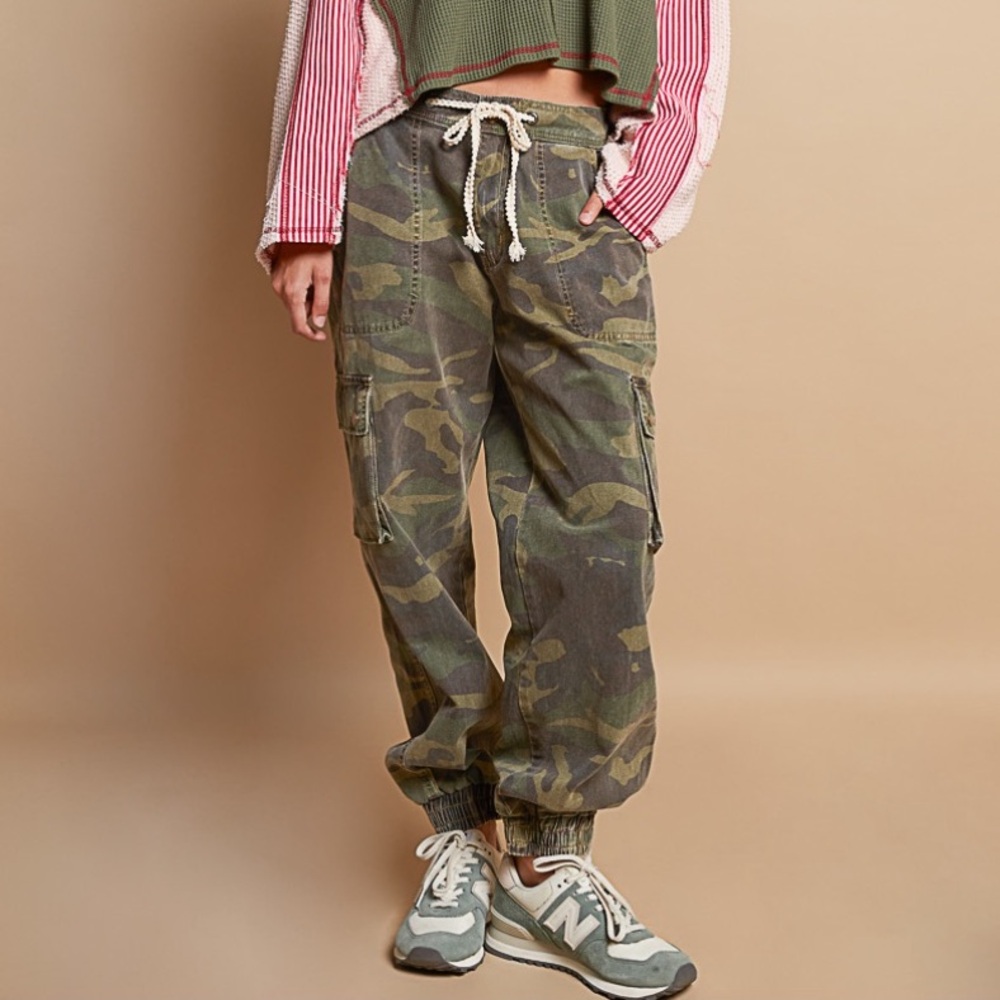 POL Camo Cargo Joggers in Olive Green BNWT LARGE - Picture 4 of 7